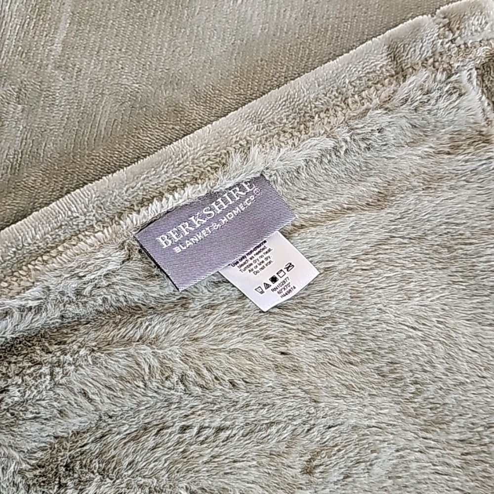 Berkshire velvet soft throw